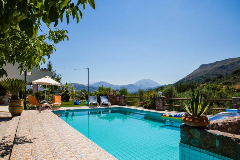 Villa Foinikas